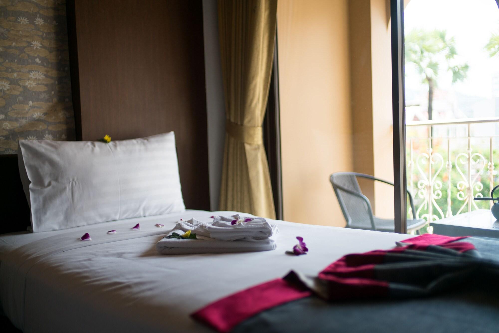 ホテル Minatale Phuket パトン エクステリア 写真